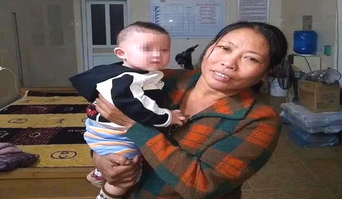 Be so sinh bi bo roi ben duong o Nghe An luc nua dem-Hinh-2