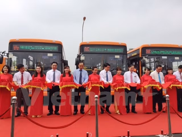 Khai truong tuyen xe buyt den san bay Noi Bai, gia ve 30.000 dong