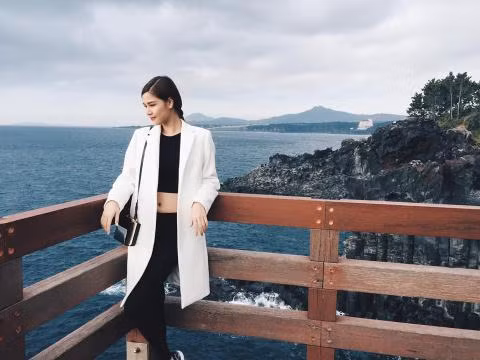 Bang gia tiep dai gia: Ky Han 'vuot mat' ca Angela Phuong Trinh?-Hinh-3