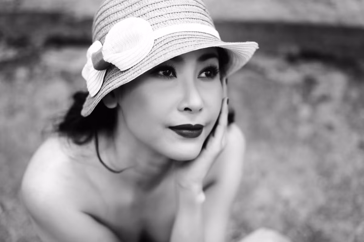  2. Hoa hậu Hà Kiều Anh Hà Kiều Anh cũng là một trong những Hoa hậu Việt giàu nhất với khối tài sản lên đến hàng nghìn tỷ đồng. Hà Kiều Anh đăng quang Hoa hậu VN năm 1992 khi mới 16 tuổi. Nhan sắc của cô thời ấy làm say đắm nhiều người và được nhiều nhiếp ảnh gia ưu ái. Ảnh: Internet.
