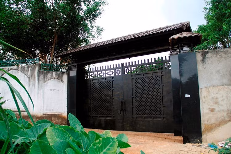 Tuy nhiên, gia đình bà Tuất có đơn kiến nghị gửi các cơ quan chức năng xin giữ lại các công trình xây dựng trái phép nói trên và sẽ làm thủ tục chuyển đổi mục đích sử dụng đất, nên UBND phường đã báo cáo UBND thành phố Buôn Ma Thuột xin ý kiến xử lý việc này. Ảnh: Zing.