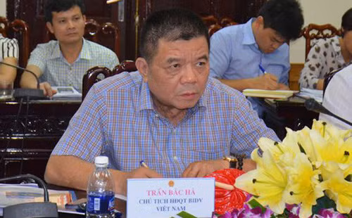 Đại diện CBBank (tiền thân của VNCB sau khi mua lại 0 đồng) đã yêu cầu tòa buộc ông Trần Bắc Hà, Trầm Bê cùng 42 bị cáo và hơn 140 cá nhân phải trả cho CBBank 6.100 tỷ đồng.