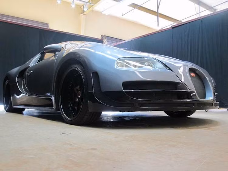 Vẫn sử dụng máy V6 2.5l nạp khí tự nhiên nguyên bản, chiếc Cougar nhái Bugatti Veyron này chỉ có công suất tối đa 170 mã lực.