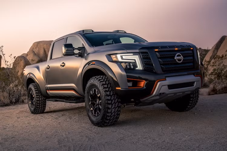 Bên dưới nắp ca-pô của Titan Warrior là khối động cơ diesel Cummins 5.0l V8 tăng áp kép, kết hợp với hệ dẫn động 4 bánh bán thời gian và hộp số tự động 6 cấp Aisin chịu tải cao. Nissan không công bố công suất của xe, nhưng có cho biết rằng mô-men xoắn của động cơ lên tới 752 mã lực.