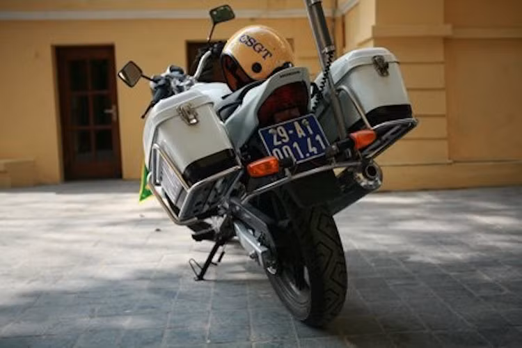 Bên cạnh CBX250 Twister, để phục vụ riêng cho Đại hội Đảng, CSGT Hà Nội cũng đã trang bị thêm dàn xe Honda NC700X và Toyota Camry.