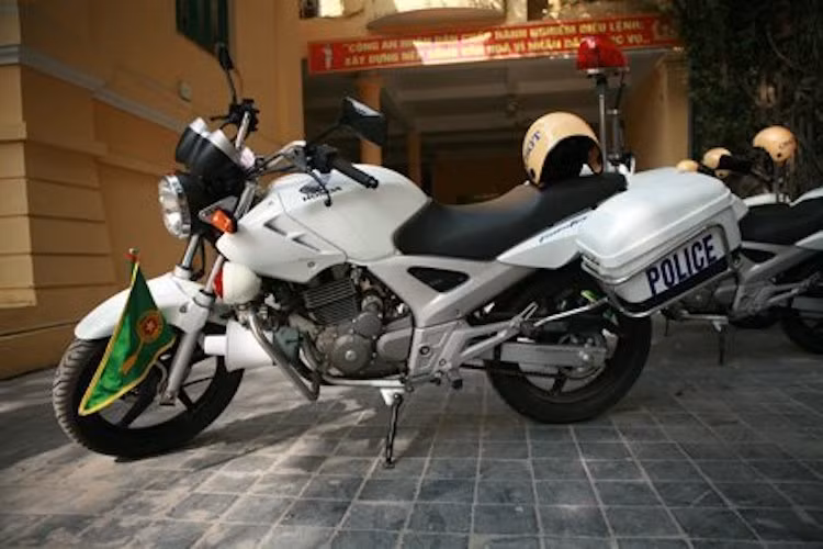 Honda CBX250 Twister là dòng xe môtô phân khối lớn với giá rẻ, được thiết kế chủ yếu nhằm hướng tới các nước đang phát triển.