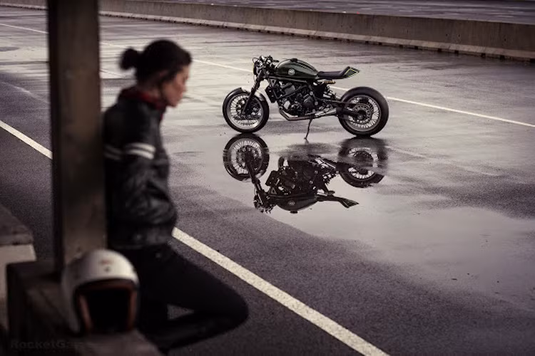 Cùng với thân xe được sơn màu xanh lá với chỉ vàng đậm chất Anh Quốc, chiếc Vulcan S Racer của MRS Oficina đã toát lên "tinh thần" của những chiếc cafe racer cổ điển của Anh trong thập niên 60-70.