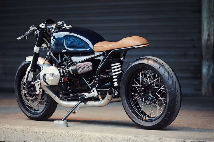 Dù đơn giản nhưng bản độ BMW R nine T của Clutch Custom đã thể hiện được sự cầu kỳ tới từng tiểu tiết của Willie, đồng thời giúp chiếc xe có được vẻ đẹp thanh nhã hơn nhiều so với xe nguyên bản.