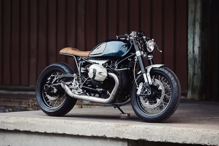 Là một mẫu xe mang phong cách hoài cổ, BMW R nine T thường được lựa chọn cho các bản độ khác nhau. Mặc dù vậy, những chi tiết nhựa gốc trên thân xe cũng đã phần nào che đi mất vẻ đẹp của mẫu xe này.