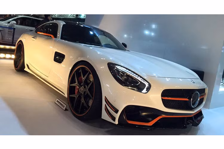Tại triển lãm xe độ Tokyo Auto Salon, hãng Wald International từ Nhật Bản đã tung ra gói bodykit mới nhất để "trang điểm" cho siêu xe Mercedes AMG GT với tên gọi Sports Line Black Bison.
