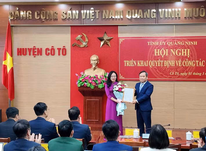 Ngày 1/3, Ban Tổ chức Tỉnh ủy Quảng Ninh đã công bố quyết định về việc điều động, phân công, chỉ định bà Lê Ngọc Hân, Ủy viên Ban Chấp hành Đảng bộ tỉnh, Giám đốc Sở TT-TT tỉnh Quảng Ninh, tham gia Ban Chấp hành, Ban Thường vụ, giữ chức vụ Bí thư Huyện ủy Cô Tô nhiệm kỳ 2020 - 2025, giới thiệu để HĐND H.Cô Tô bầu chức danh Chủ tịch UBND H.Cô Tô. 