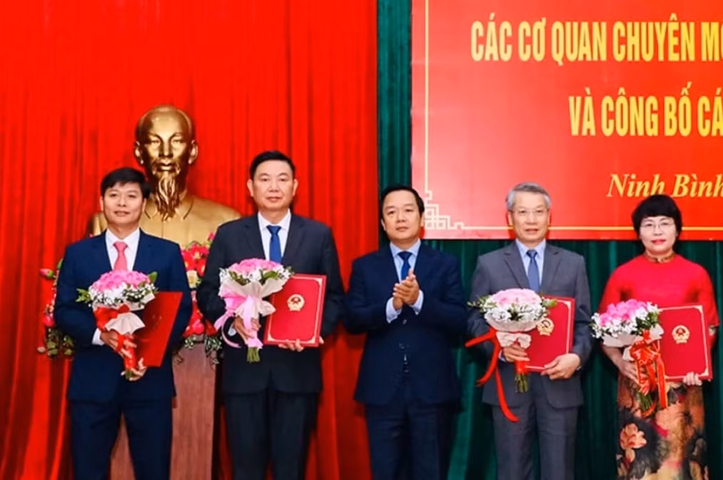 Vì sao nhiều lãnh đạo Sở ở Ninh Bình vừa bổ nhiệm đã bị thu hồi? Vi sao nhieu lanh dao So o Ninh Binh vua bo nhiem da bi thu hoi?