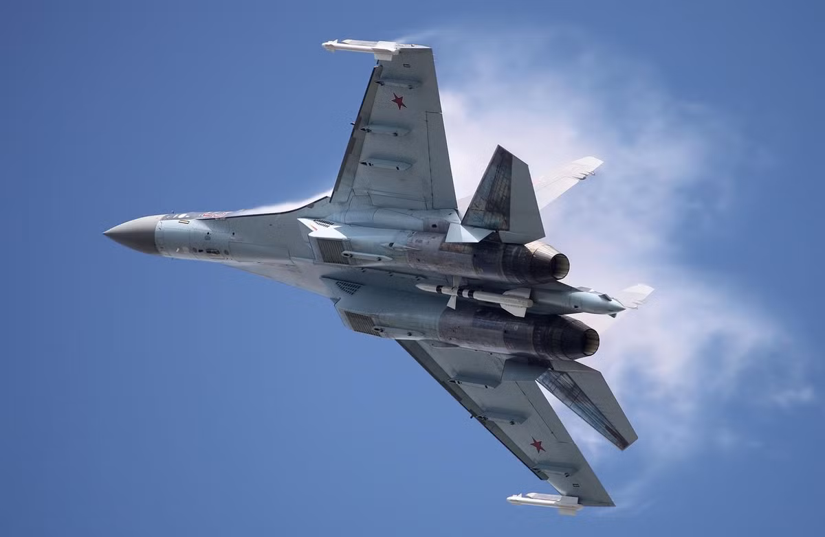 Nga và Indonesia bắt đầu đàm phán về hợp đồng mua Su-35 bắt đầu từ hồi đầu năm 2017 tới năm 2018, hai bên đã ký kết một hợp đồng trị giá 1,14 tỷ USD cho 11 chiếc. Nguồn ảnh: Pinterest.