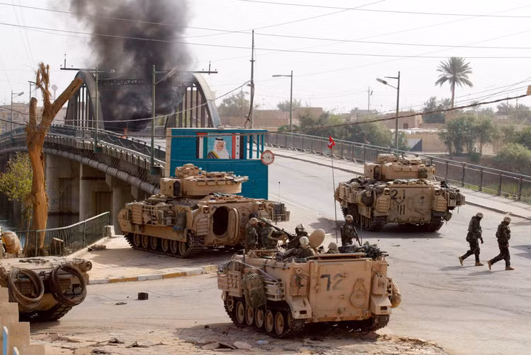 Giống với những cuộc Chiến tranh vùng Vịnh trước đó, lần này quân đội Iraq cũng không thể chống lại được liên quân nhưng hậu quả lại lớn hơn nhiều - Iraq đã mất nước, chính quyền Saddam Hussein bị lật đổ hoàn toàn chỉ trong chưa tới 2 tháng. Nguồn ảnh: BI.