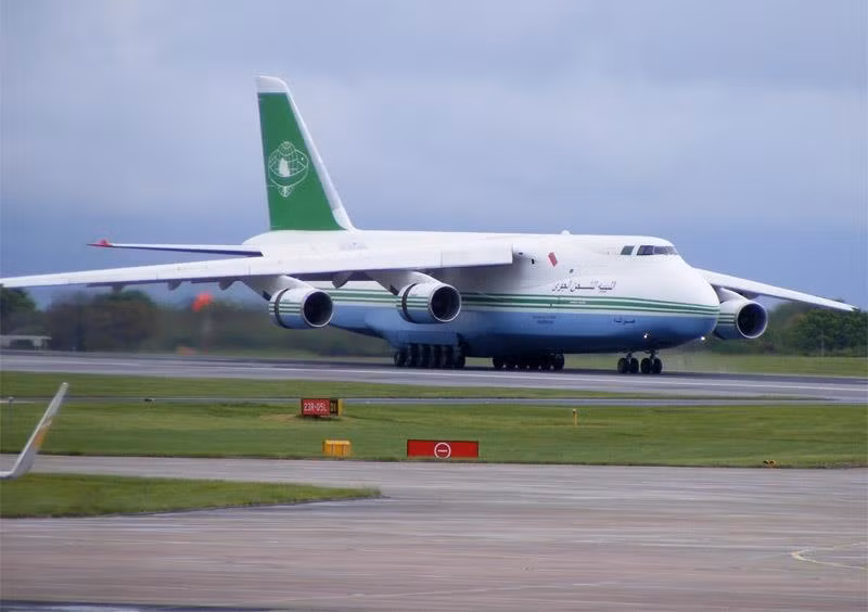 Hiện tại, chỉ còn duy nhất Nga là quốc gia sử dụng An-124 cho mục đích quân sự. Các quốc gia khác cùng sở hữu An-124 bao gồm Ukraine, UAE và Lybia hiện chỉ còn sử dụng loại vận tải cơ này cho mục đích dân sự. Nguồn ảnh: QQ.