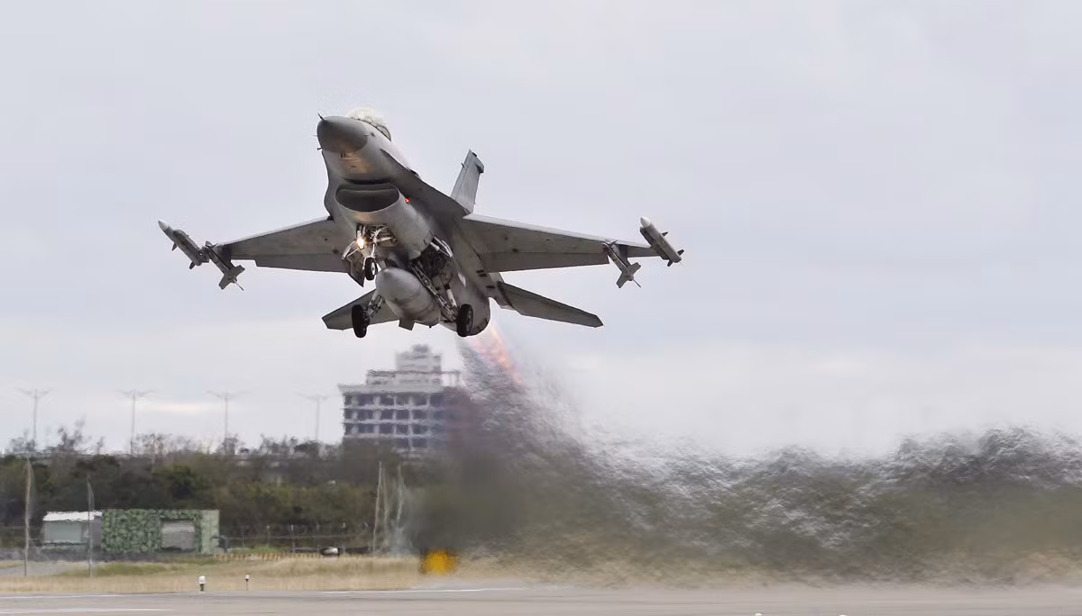 Thậm chí, F-16V còn được cung cấp thêm công nghệ tàng hình khi nó được cung cấp lớp phủ HAVE GLASS II cho phép giảm diện tích phản xạ radar xuống còn khoảng 70% so với trước kia. Nguồn ảnh: Pinterest.