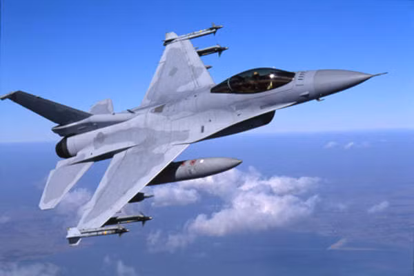 Trang tin Aviation News dẫn nguồn truyền thông Đài Loan cho biết, lực lượng không quân hòn đảo này vừa yêu cầu mua thêm 66 tiêm kích F-16 Viper từ Mỹ với tổng giá trị hợp đồng ước tính 13 tỷ USD. Nguồn ảnh: Wiki.