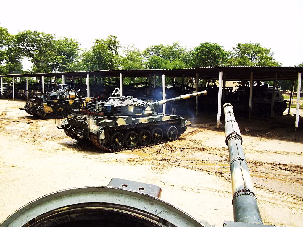 Phiên bản nâng cấp của Type 59 này được Pakistan trang bị pháo cỡ nòng 125mm nòng trơn có khả năng sử dụng kèm với nhiều loại đạn khác nhau bao gồm APFSDS, HEAT-FS hoặc HE-FS. Nguồn ảnh: Forces.