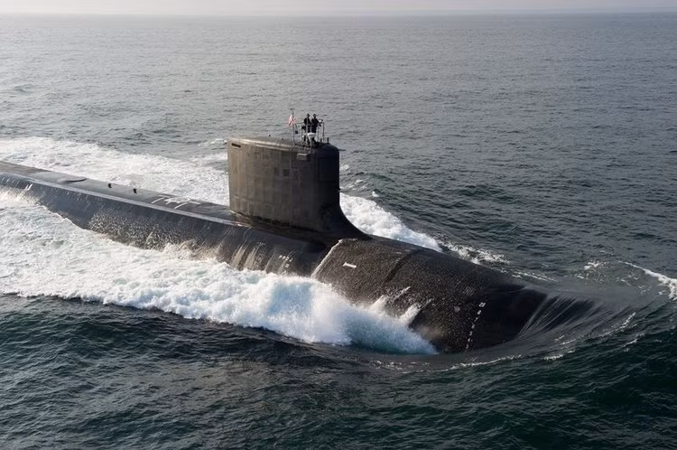 Thứ vũ khí cuối cùng và cũng được coi là thứ vũ khí nguy hiểm nhất trong tay Mỹ/NATO chính là các tàu ngầm tấn công nhanh lớp Virginia. Trong tình trạng chiến tranh, các tàu ngầm lớp Virginia này có thể tiếp cận bất cứ khu vực biển nào của đối phương và tấn công bằng tên lửa Tomahawk. Nguồn ảnh: BI.