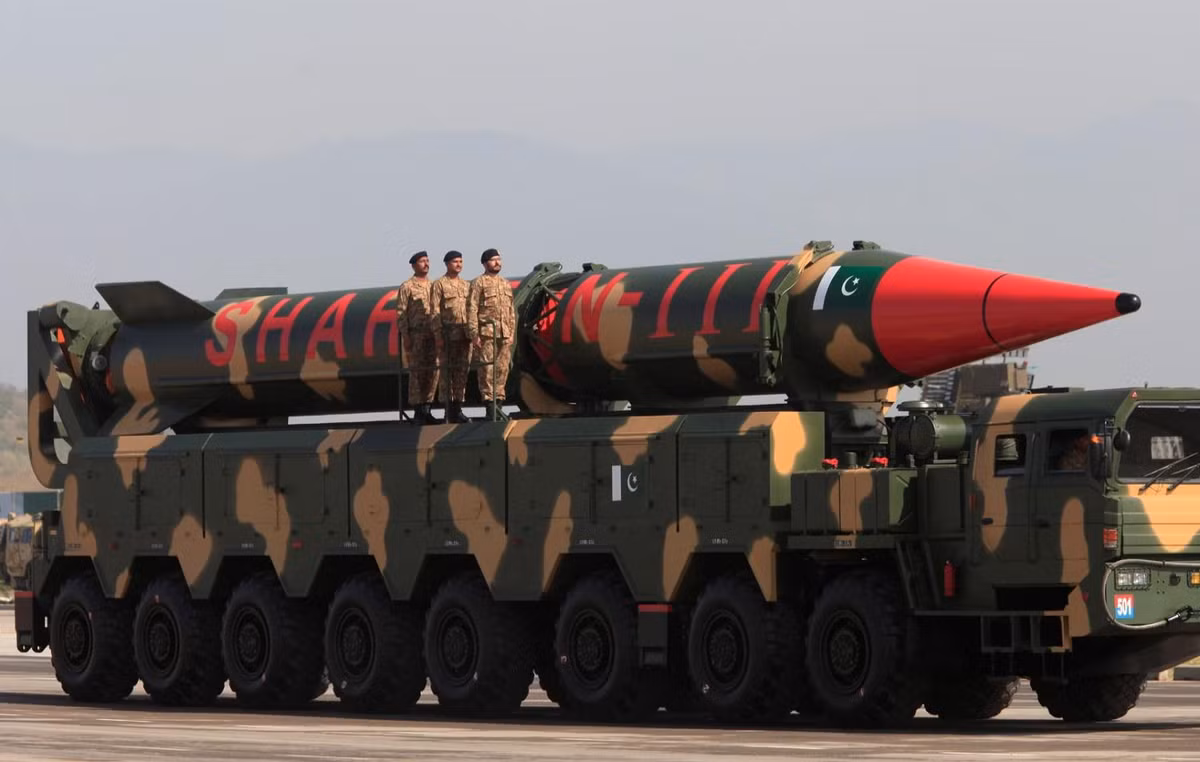 Ở chiều hướng đối lập, Pakistan mới chỉ bắt đầu chương trình hạt nhân của mình từ năm 1972 và mãi tới năm 1998, nước này mới cho thử vũ khí hạt nhân lần đầu tiên. Nguồn ảnh: Allgoodthings.