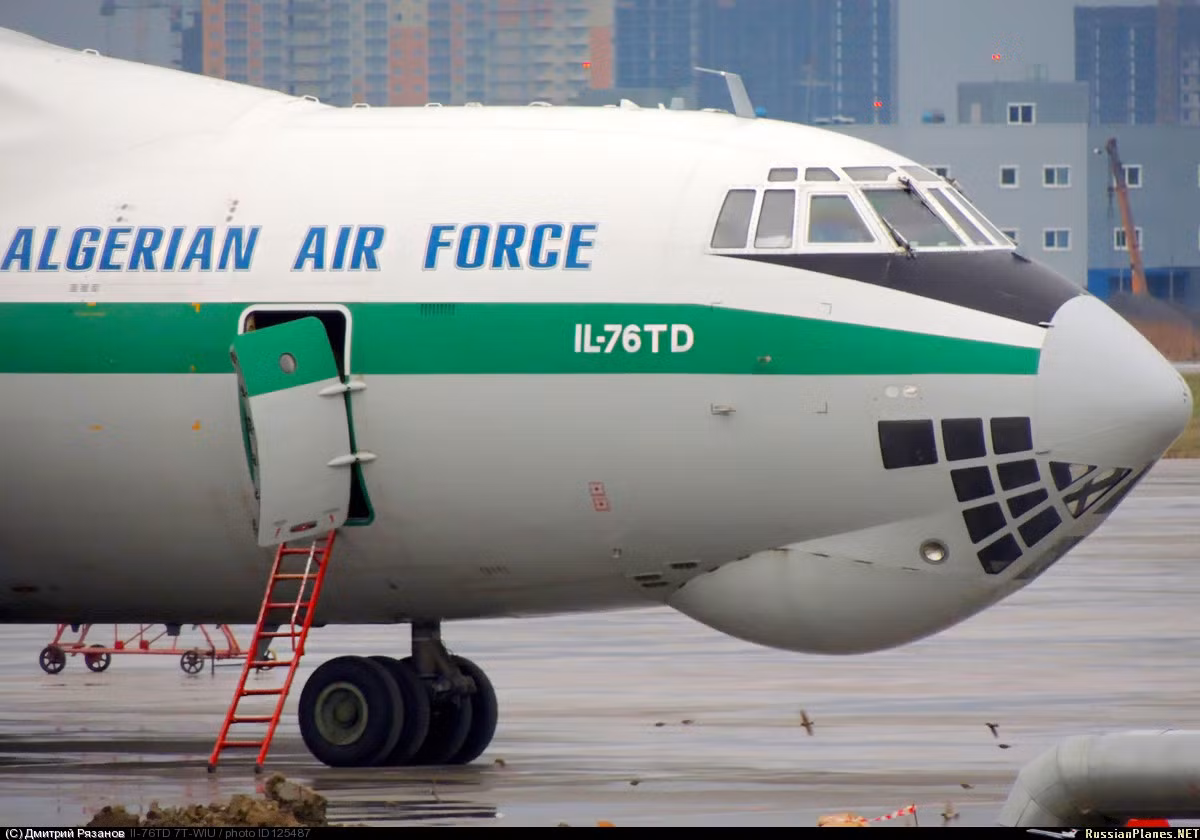 Các loại máy bay vận tải chiến lược trong lực lượng này cũng có số lượng không hề nhỏ, nổi bật nhất là loại vận tải cơ Il-76TD - một trong những loại máy bay vận tải chiến lược lớn và hiện đại ngày nay dù đã ra đời từ thời Liên Xô. Nguồn ảnh: Militaryacces.
