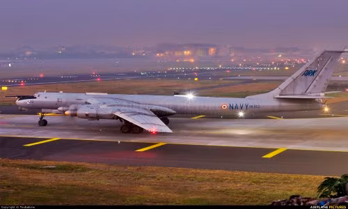 8 chiếc Tu-142 phục vụ trong Không quân Ấn Độ là phiên bản Tu-142MK-E. Tới tháng 3/2017, Ấn Độ đã cho về hưu toàn bộ những máy bay săn ngầm loại này và bắt đầu thay thế chúng bằng các máy bay săn ngầm P-8 Poseidon do Boeing sản xuất. Nguồn ảnh: QQ.