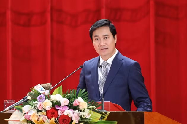 Ngày 31/10, tại kỳ họp thứ 20, kỳ họp chuyên đề HĐND tỉnh Quảng Ninh khóa XIII, nhiệm kỳ 2016 - 2021 đã tiến hành bầu Chủ tịch UBND tỉnh khóa XIII, nhiệm kỳ 2016 - 2021. Ông Nguyễn Tường Văn, Phó Bí thư Tỉnh ủy Quảng Ninh đã được bầu giữ chức vụ Chủ tịch UBND tỉnh Quảng Ninh với tỷ lệ phiếu bầu đạt 98,4%.