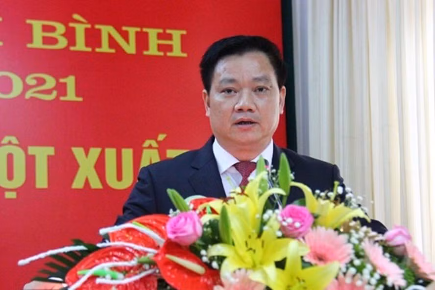 Ngày 10/11, tại kỳ họp giải quyết công việc phát sinh đột xuất, HĐND tỉnh Thái Bình thực hiện quy trình bầu Chủ tịch UBND tỉnh nhiệm kỳ 2016 - 2021. Theo đó, ông Nguyễn Khắc Thận, Phó Bí thư Tỉnh ủy, Phó Chủ tịch thường trực, phụ trách điều hành hoạt động UBND tỉnh Thái Bình được bầu giữ chức vụ Chủ tịch UBND tỉnh khóa XVI, nhiệm kỳ 2016-2021.