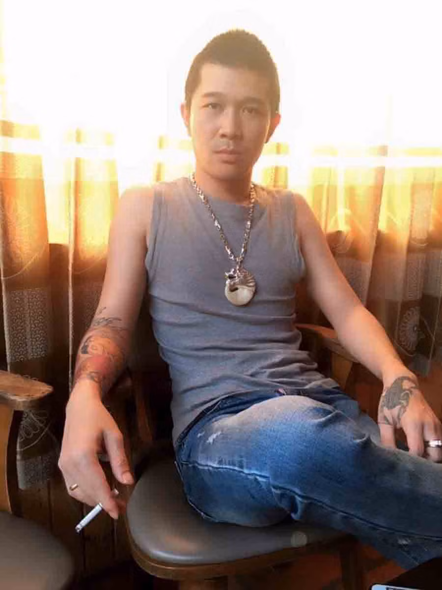 Hùng luôn xuất hiện với vỏ bọc bề ngoài như doanh nhân nên hiếm ai nghĩ là đối tượng cầm đầu đường dây đánh bạc quy mô lớn. Hùng thường lựa chọn "thân tín" là những người có quan hệ họ hàng. Sau đó, đàn em của Hùng sẽ liên lạc trực tiếp với các con bạc ở nhiều tỉnh để thống nhất về thời gian, địa điểm, ám hiệu khi vào sòng bạc do Hùng "Sida" tổ chức. Cũng giống như các "đàn anh" khác, Hùng thường để cho đàn em trực tiếp tổ chức, điều hành để tránh sự phát hiện của lực lượng chức năng.