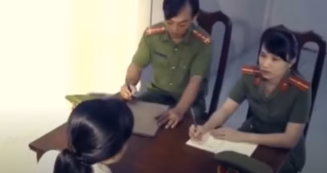 Kế hoạch thất bại, Thủy và Thanh vẫn không từ bỏ ý định giết người. Chiều tối cùng ngày, N. tiếp tục đi dự tiệc nhà hàng xóm. Lần này Thủy gọi Thanh đến bàn cách giết chồng. Khoảng 19h, Thanh chạy xe máy đến, lúc này chỉ có Thủy ở nhà. Sau khi cho con uống thuốc ngủ, đôi tình nhân bàn phương án hại người rồi tranh thủ quan hệ, đợi nạn nhân về để thực hiện tội ác.