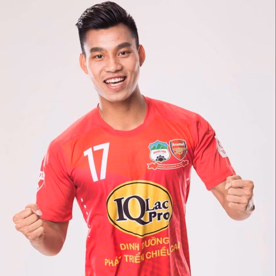 Xuân Trường từng tiết lộ Văn Thanh rất hay ngủ "nướng". Không chỉ có vậy, hậu vệ sinh năm 1996 thường "ngủ say như chết". Thói quen này khiến anh luôn bị các đồng đội lấy ra làm trò đùa mỗi khi chìm sâu trong giấc.