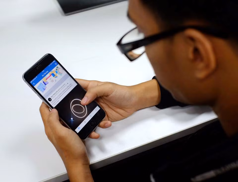 Một tuần "cai" Facebook, tôi có thời gian quan sát xung quanh nhiều hơn. Tôi thấy những người xung quanh mình dành quá nhiều thời gian cho Facebook. Một tuần "cai" Facebook, tôi có thời gian quan sát xung quanh nhiều hơn. Tôi thấy những người xung quanh mình dành quá nhiều thời gian cho Facebook.
