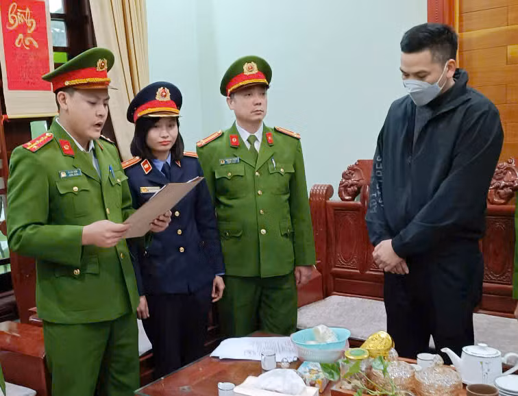 Mua bán trái phép hóa đơn, giám đốc cùng kế toán bị khởi tố Mua ban trai phep hoa don, giam doc cung ke toan bi khoi to