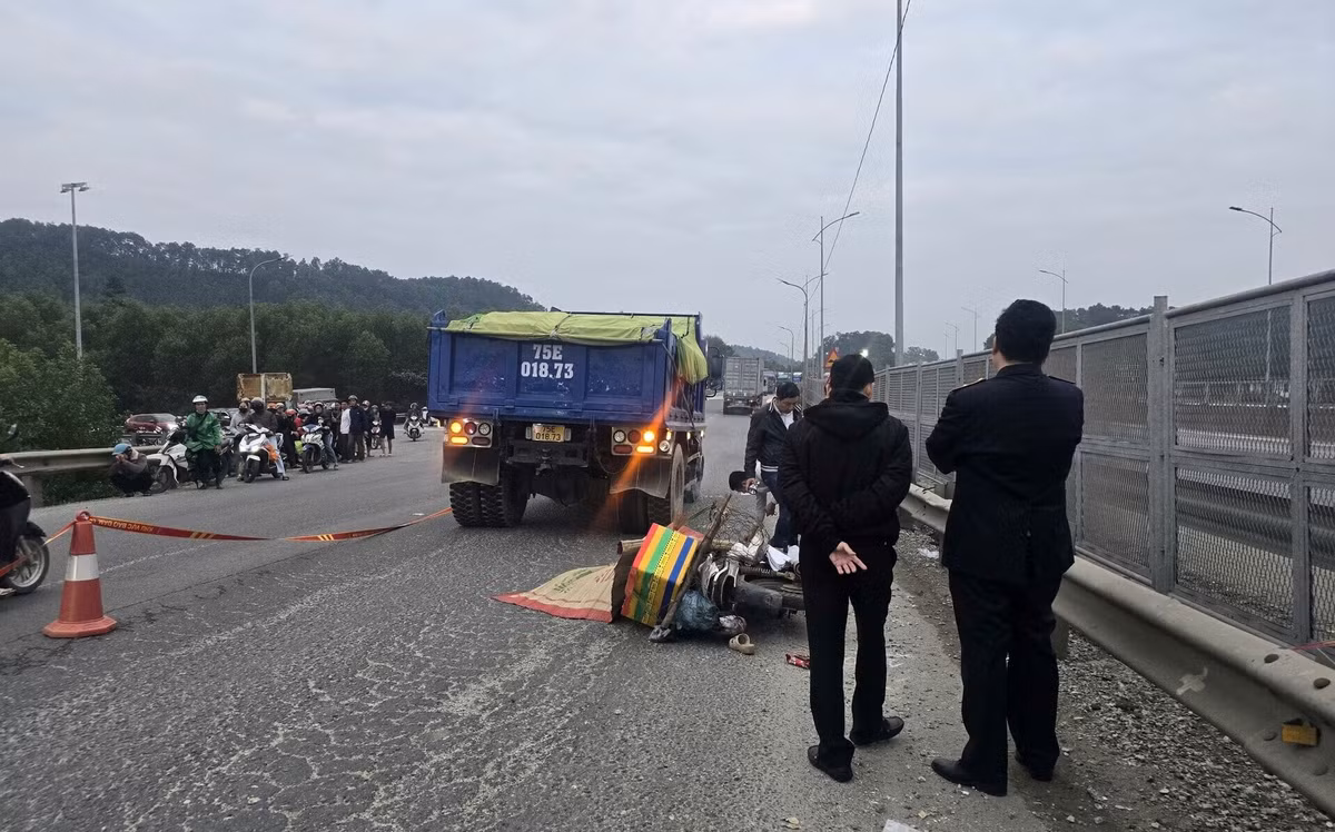 Xe may va cham xe tai, nguoi phu nu tu vong tai cho