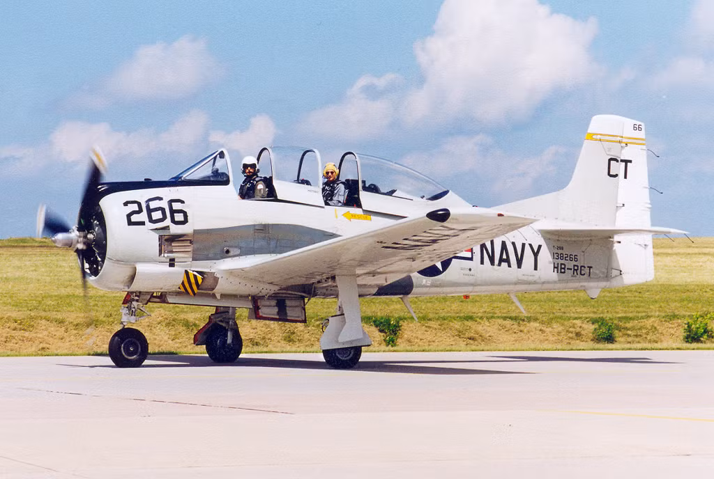 Tổng cộng từng có gần 2000 chiếc T-28 Trojan từng được Mỹ sản xuất trong thời gian từ 1950 tới 1959. Tới nay, một số lượng lớn T-28 Trojan vẫn được sử dụng trong tay các nhà sưu tập tư nhân hoặc các vận động viên bay thể thao. Nguồn ảnh: USAF.