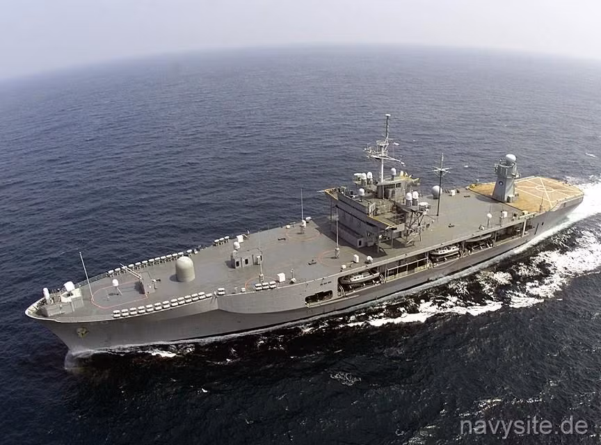 Được biết, sự xuất hiện của tàu USS Mount Whitney tại vùng biển này là nhằm chuẩn bị cho một cuộc tập trận chung giữa Hải quân Mỹ và các nước đồng minh. Cuộc tập trận chung này sẽ có sự tham gia của hơn 3000 quân nhân và 17 tàu chiến tới từ nhiều quốc gia trong khu vực. Nguồn ảnh: Navysite.