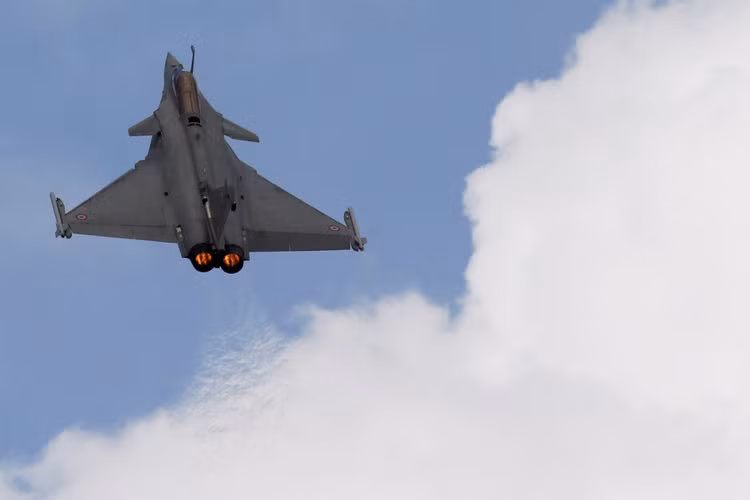 Pháp - nước chủ nhà xuất hiện ở triển lãm này với tiêm kích Rafale - dòng tiêm kích đắt đỏ và... ế khách dù đã được Pháp quảng cáo, rao bán liên tục. Nguồn ảnh: BI.