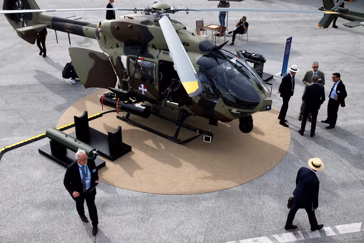Trực thăng yểm trợ chiến trường đa chức năng H145 cũng do Airbus sản xuất xuất hiện tại Paris Airshow. Nguồn ảnh: BI.