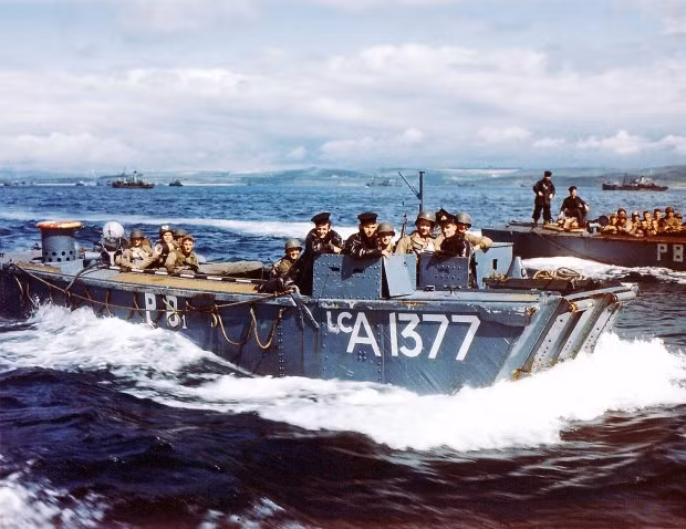 Tàu đổ bộ của Lục quân Mỹ đưa lính đồng minh từ Anh sang Pháp. Nguồn ảnh: Warhistory.