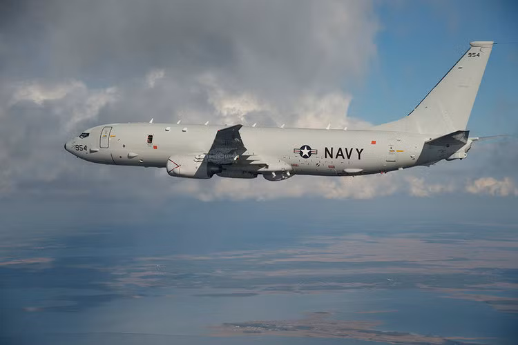 Tiếp đến là máy bay chống ngầm P8-A Poseidon - "Thần biển cả". Loại máy bay chống ngầm có khả năng cảnh báo sớm này hiện đang được sử dụng bởi Hải quân các nước Mỹ, Ấn Độ, Australia,... Nguồn ảnh: BI.