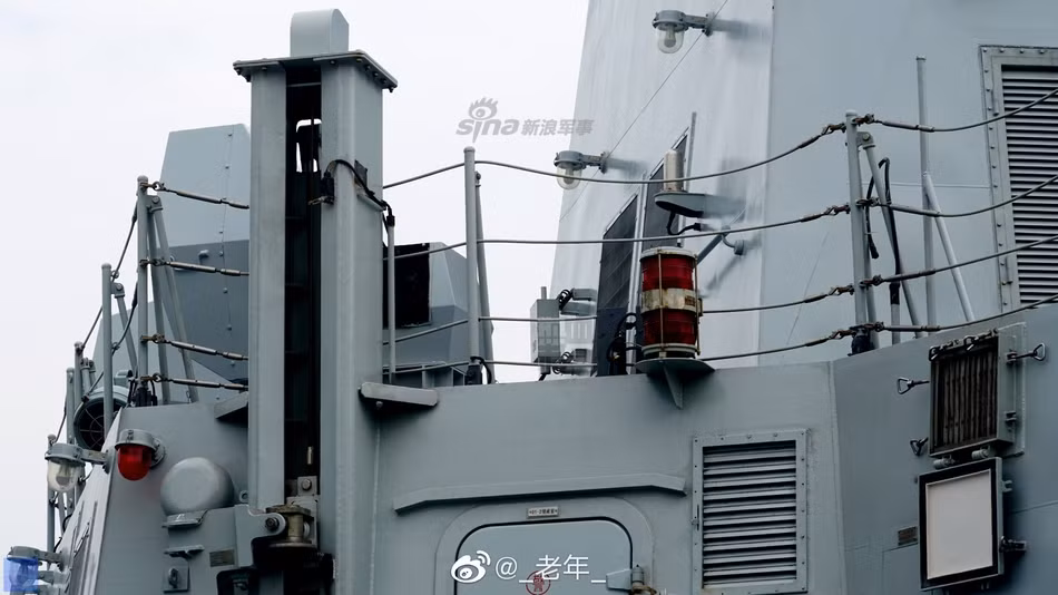 Ngoài ra, các khinh hạm Type 054A cũng có sự kết hợp của hệ thống radar, thông tin liên lạc vệ tinh hiện đại bậc nhất trong tay Trung Quốc thời điểm hiện tại. Nguồn ảnh: Sina.