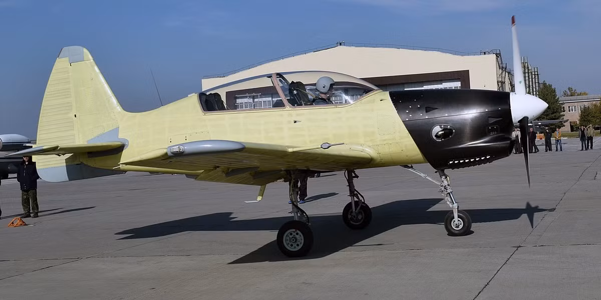 Tuy nhiên hiện tại, Nga đang cố phát triển phiên bản Yakovlev Yak-152 để thay thế cho Yak-52 đời cũ. Không quân Nga đã đặt hàng 150 máy bay huấn luyện loại này để phục vụ việc đào tạo sơ cấp cho phi công. Nguồn ảnh: Rumil.
