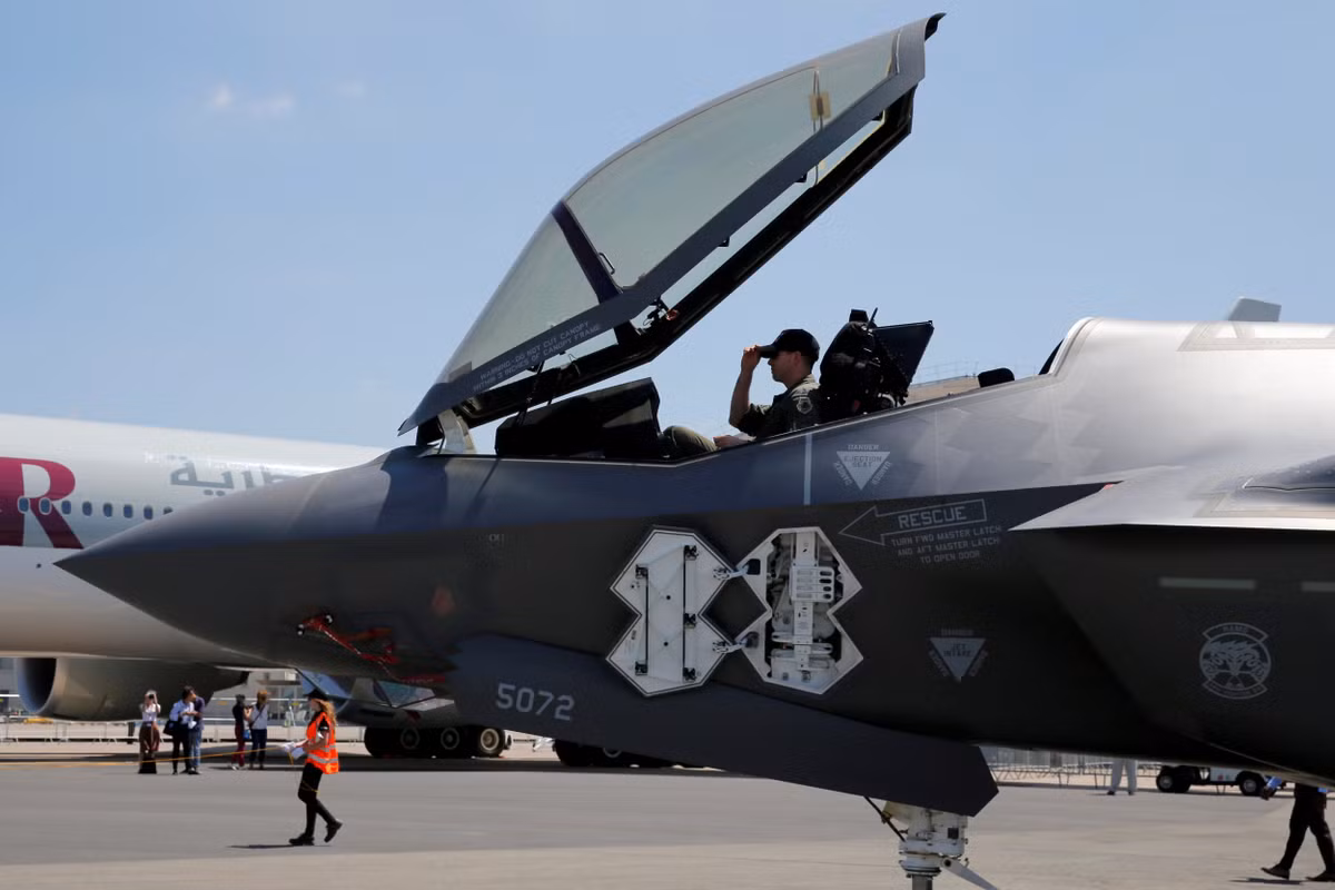 Hiện tại, Anh đang có 15 chiếc F-35 trong biên chế của mình nhưng chỉ 9 chiếc đang có mặt ở Anh, số còn lại hiện đang được đặt tại Mỹ để phục vụ công tác huấn luyện. Tổng cộng Anh dự kiến sẽ đặt mua 138 chiếc F-35B trong tương lai. Nguồn ảnh: BI.