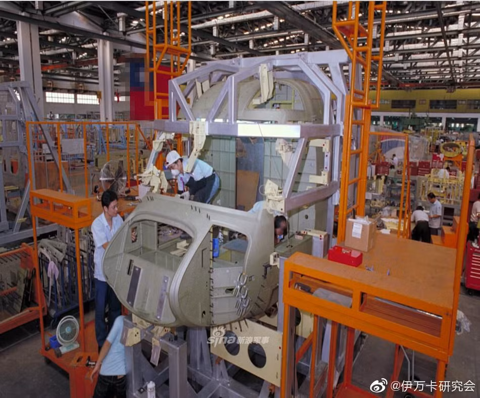 Tổng cộng có bốn tập đoàn thiết kế hàng không phát triển nhất Đài Loan tham gia vào dự án này. Bao gồm tập đoàn Vân Hán chịu trách nhiệm nghiên cứu động cơ, Ứng Dương thiết kế kiểu dáng khí động học, Thiên Lôi thiết kế hệ thống điện, điện từ và Thiên Kiếm thiết kế tên lửa. Nguồn ảnh: Sina.