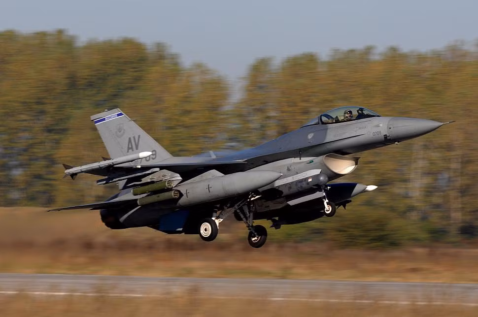 Trong khi đó, Eurofighter có nhà máy ở gần như khắp mọi vùng ở châu Âu, giải pháp sử dụng loại tiêm kích từ Eurofighter sẽ kinh tế hơn và mang lại nhiều lợi lộc về chính trị hơn cho quốc gia này và thậm chí, Bulgaria hoàn toàn có thể yêu cầu Eurofighter chuyển nhà máy về đây. Nguồn ảnh: Zikal.