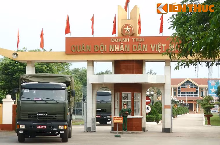 42 năm trước, với khí thế thần tốc, trong đội hình Quân đoàn 2, Sư đoàn 325 đã trực tiếp đập tan tuyến phòng thủ của địch ở Phan Rang, giải phóng Long Thành, Nhơn Trạch, Thành Tuy Hạ, Cát Lái, đánh chiếm quận 1, 4 và 9...