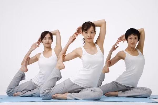 Yoga nóng nổi tiếng là một kỹ thuật giúp bạn thư giãn và cải thiện tâm trạng. Ảnh: chodongphuc.