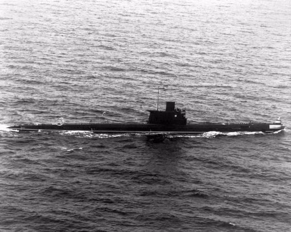 Cũng trong giai đoạn những năm 1950, Liên Xô đưa vào sản xuất hàng loạt (133 chiếc) lớp tàu ngầm diesel-điện Project 633 (NATO định danh là Romeo). Cơ bản thì chúng có kiểu dáng, dùng công nghệ giống với Project 613 Whiskey và Project 611 Zulu, không mang điểm đột phá nào. Chúng có lượng giãn nước khi lặn 1.830 tấn, dài 76,6m, thủy thủ đoàn 54 người, trang bị 8 ống phóng ngư lôi 533mm.