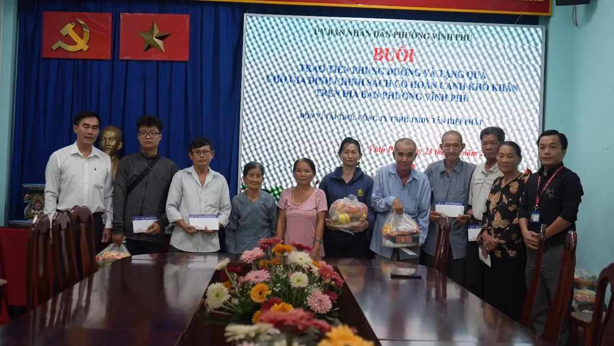 Tân Hiệp Phát phụng dưỡng gia đình chính sách, tích cực trong hoạt động đền ơn đáp nghĩa Tan Hiep Phat phung duong gia dinh chinh sach, tich cuc trong hoat dong den on dap nghia
