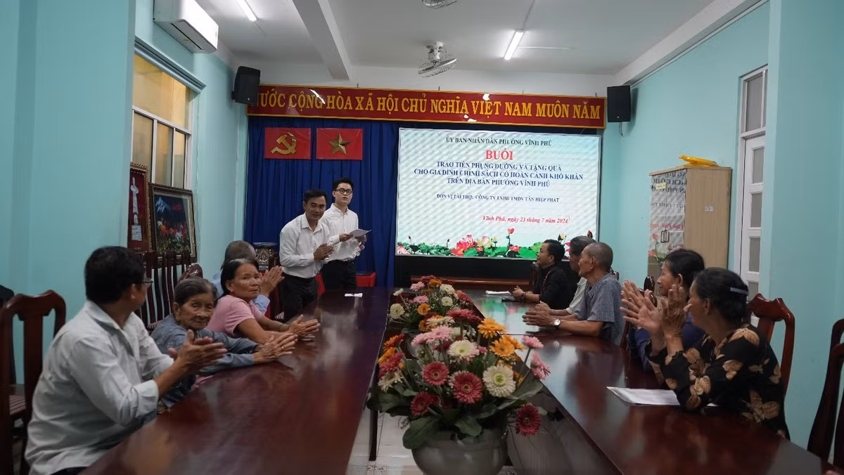 Tân Hiệp Phát phụng dưỡng gia đình chính sách, tích cực trong hoạt động đền ơn đáp nghĩa - Hình 2 Tan Hiep Phat phung duong gia dinh chinh sach, tich cuc trong hoat dong den on dap nghia-Hinh-2